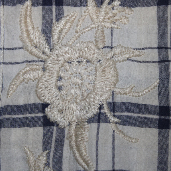 Johnny Was Top Sz L White Navy Blue Embroidered Cotton Spandex Top