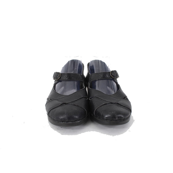 Zeeta Flats Sz 39 Black Ankle Strap Closed Toe Leather 1" Flats