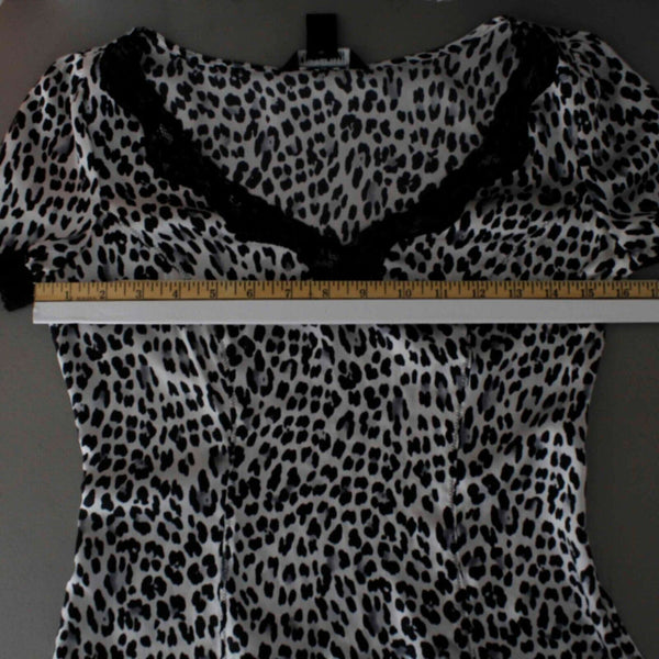 White House Black Market Sz 0 Black White Silk Stretch Lace Silk Spandex Top