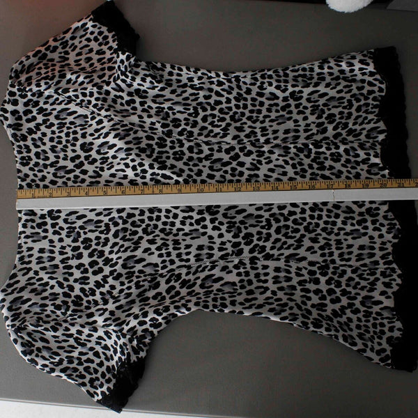 White House Black Market Sz 0 Black White Silk Stretch Lace Silk Spandex Top
