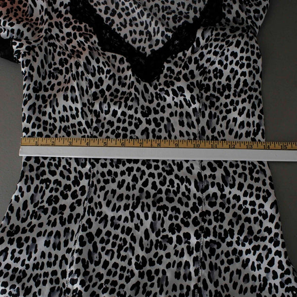 White House Black Market Sz 0 Black White Silk Stretch Lace Silk Spandex Top