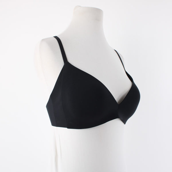 Lululemon Sz 34C Black Wireless Nylon Blend Active Wear Hook Eye Strap Bra
