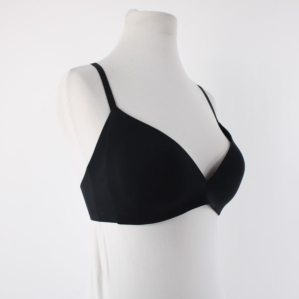 Lululemon Sz 34C Black Wireless Nylon Blend Active Wear Hook Eye Strap Bra