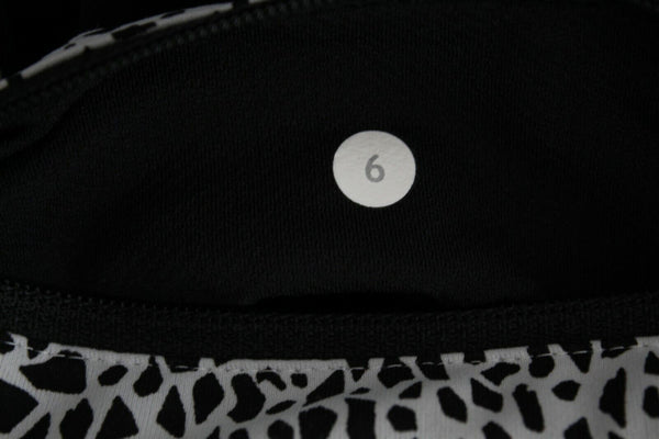 Lululemon Sz 6 x 23.5 Black White Multi Back Zip Pocket Activewear Crop Legging