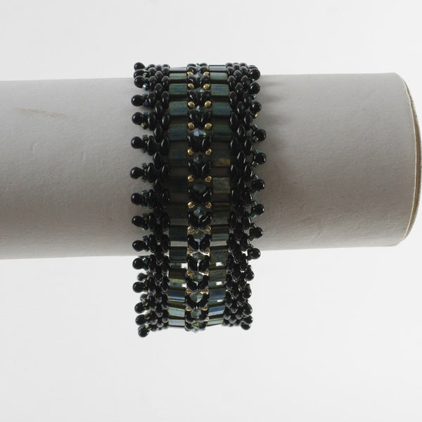 Unbranded Sz 8 x 1.5in Black Green Goldtone Glass Bead Toggle Bracelet