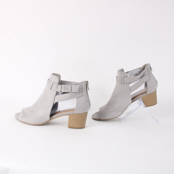 City Classified Heeled Booties Sz 10 Gray Buckled Peep Toe Man Made 2" Bootie