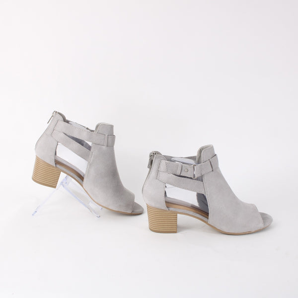 City Classified Heeled Booties Sz 10 Gray Buckled Peep Toe Man Made 2" Bootie