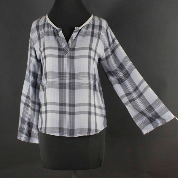Cloth & Stone Sz S Light Blue Gray White Plaid V Neck Rayon Acrylic Top