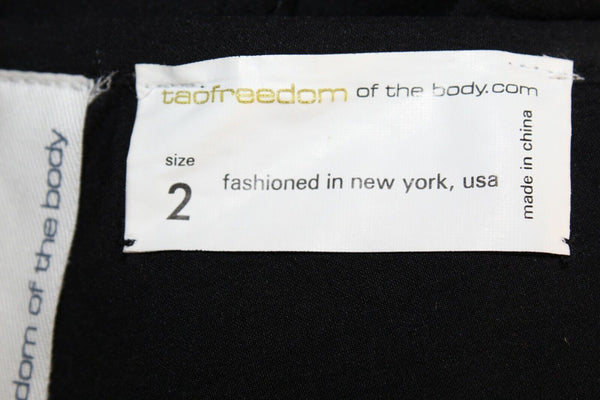 Tao Freedom of the Body Sz 2 x 23 Black Snap Nylon Blend Capri Pant