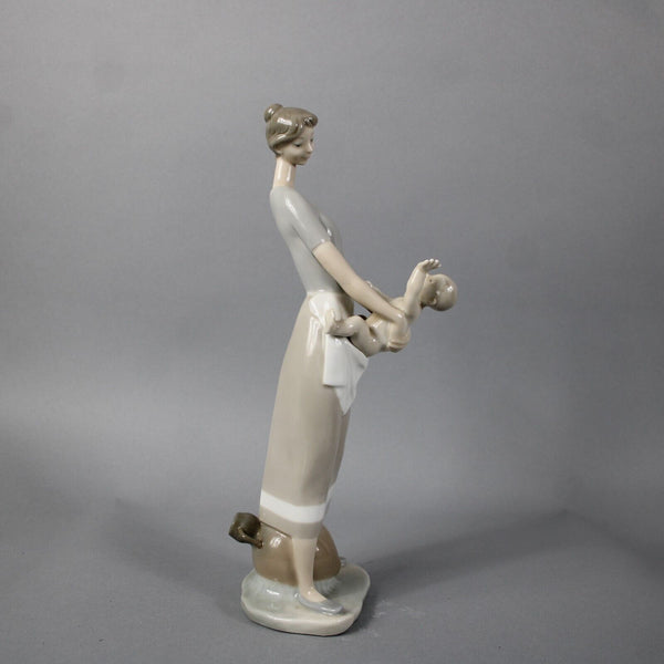 Lladro #4575 Motherhood Unboxed 13" Figurine