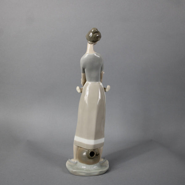 Lladro #4575 Motherhood Unboxed 13" Figurine
