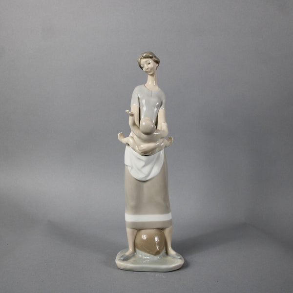 Lladro #4575 Motherhood Unboxed 13" Figurine