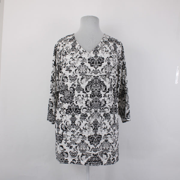 Cathy Top NEW $44 Sz 3X White Black Printed Design Polyester Spandex Top