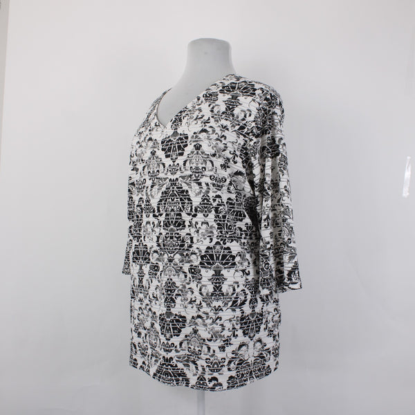 Cathy Top NEW $44 Sz 3X White Black Printed Design Polyester Spandex Top