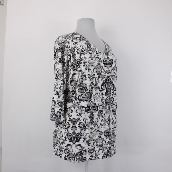Cathy Top NEW $44 Sz 3X White Black Printed Design Polyester Spandex Top