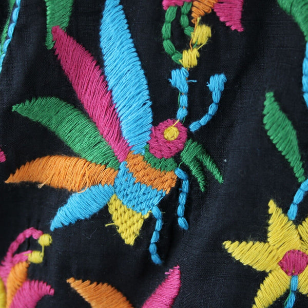 Double D Ranch Sz M Black Multi Embroidered V Neck Tab Sl Button 100% Cotton Top