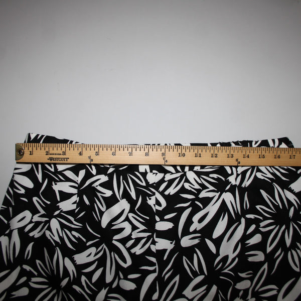 Sutton Studio NEW $79 Sz 16 x 26 Black White Elastic Sides Cotton Lycra Pant