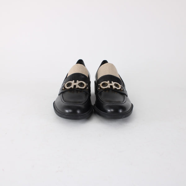 Ferragamo Heel Sz 7 A Black Gold Hardware Slip On Closed Toe Leather 1" Heel