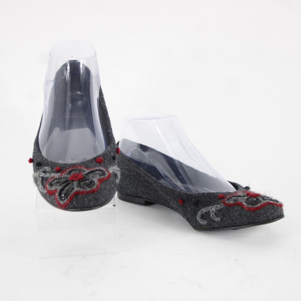 Stuart Weitzman Sz 6 M Gray Burgundy Black Bead Fabric Upper Leather Inner Flats