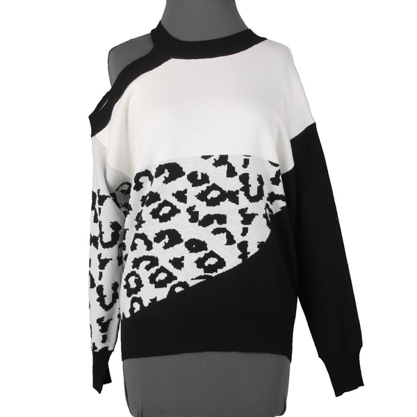 Fashion Sweater NEW $37 Sz M Black White Animal Print 100% Acrylic Sweater