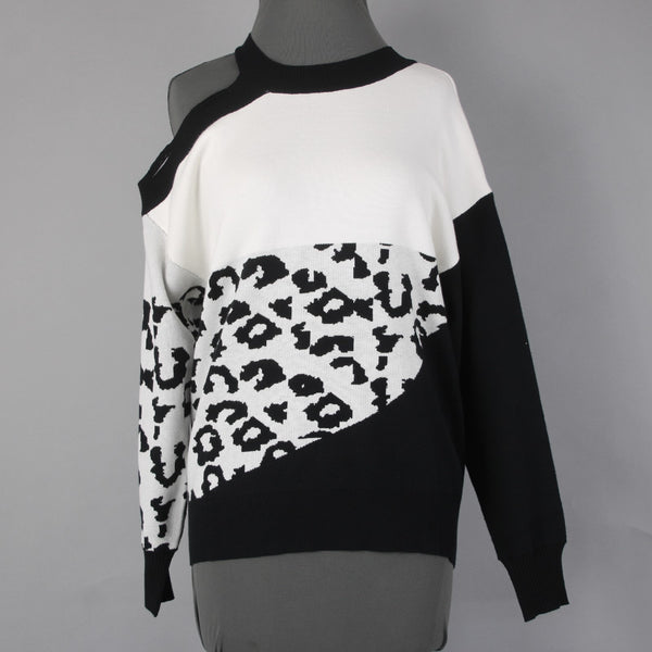 Fashion Sweater NEW $37 Sz M Black White Animal Print 100% Acrylic Sweater