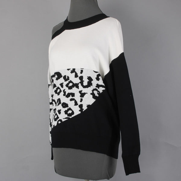 Fashion Sweater NEW $37 Sz M Black White Animal Print 100% Acrylic Sweater