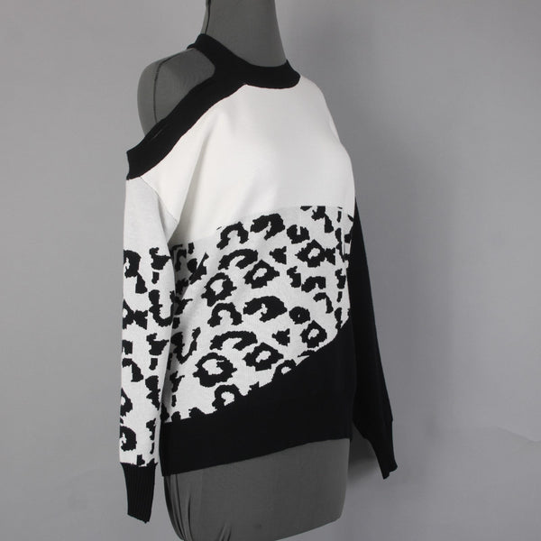 Fashion Sweater NEW $37 Sz M Black White Animal Print 100% Acrylic Sweater