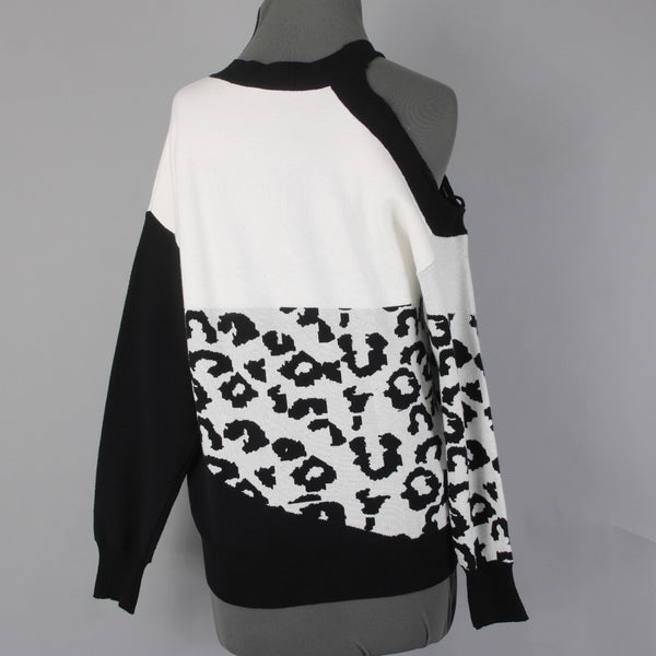 Fashion Sweater NEW $37 Sz M Black White Animal Print 100% Acrylic Sweater