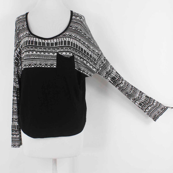Empyre Sz M Black White Patch Pocket Scoop Neck Drop Shoulder Rayon Knit Top