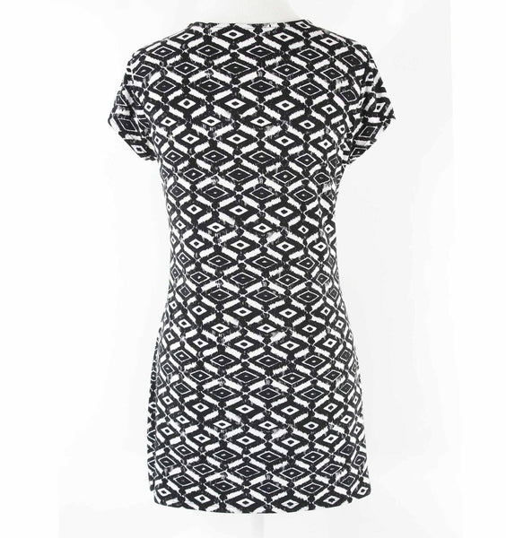 On Carnaby Sz L Black White Gray Verticle Ruffle Detail Poly Blend Top