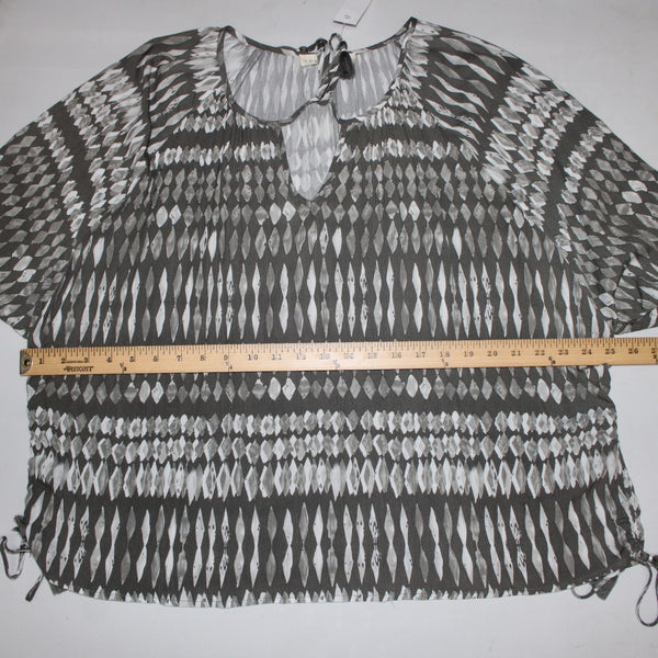 Love Stitch Top NEW $44 Sz S/M Gray White Asymmetrical Tassled 100% Rayon Top