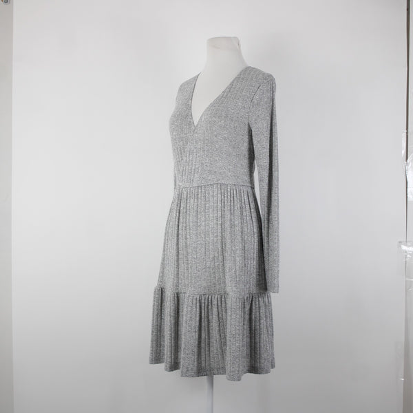 Cupshe NEW Sz M Gray V Neck Ruffles Long Sleeve Rayon Viscose Dress