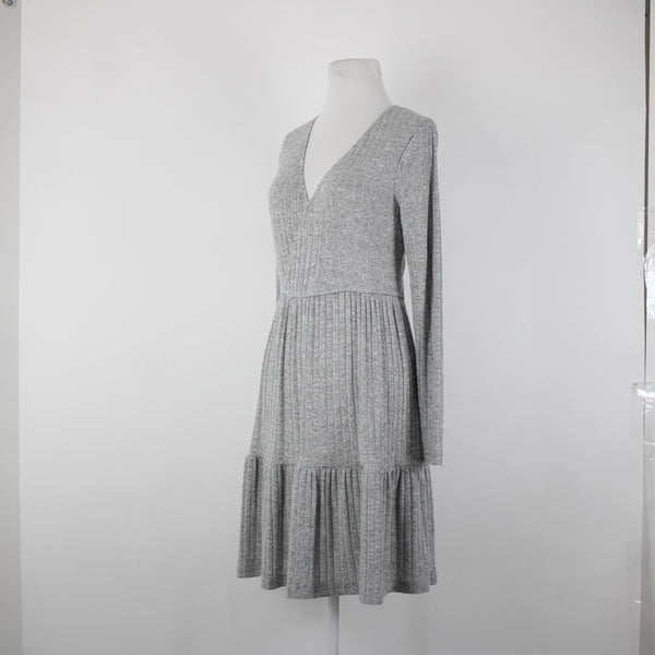Cupshe NEW Sz M Gray V Neck Ruffles Long Sleeve Rayon Viscose Dress