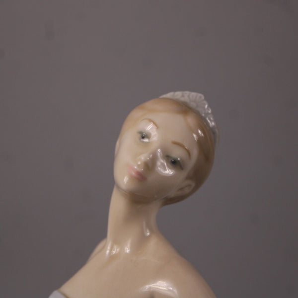 Lladro #5050 Ballerina Dancer Unboxed 12" Figurine