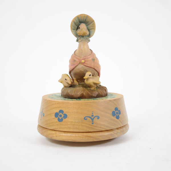 Anri Warne 79 Wood Painted Geese With Babies 4.5" Musical Figurine