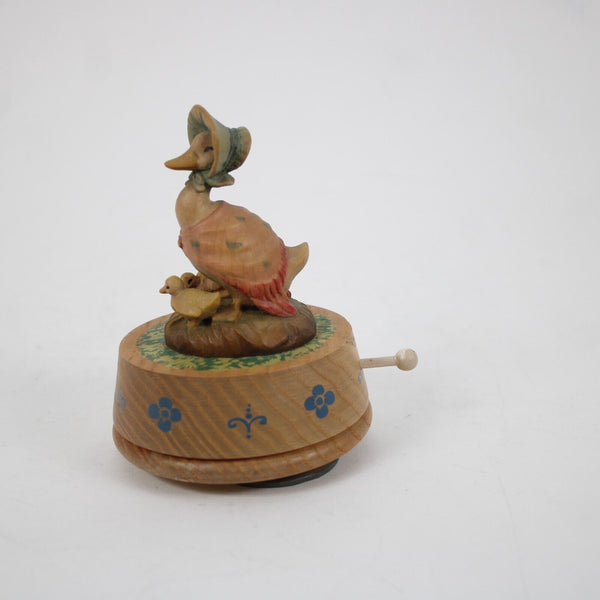 Anri Warne 79 Wood Painted Geese With Babies 4.5" Musical Figurine