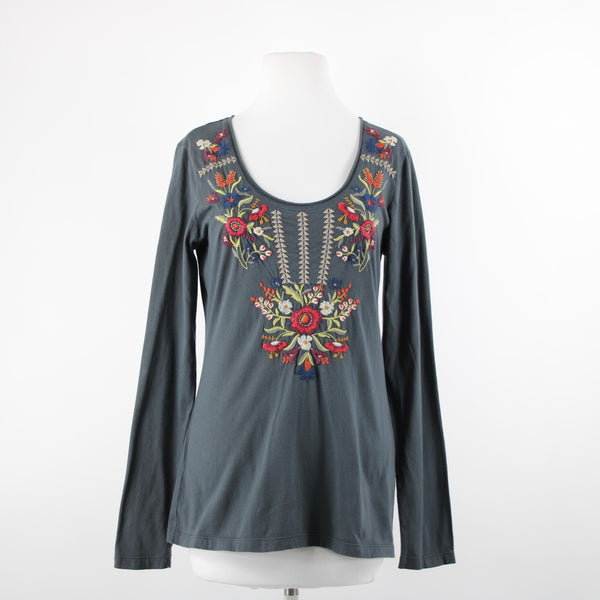 Johnny Was Sz M Gray Red Multicolor Embroidered Round Neck 100% Cotton Poly Top