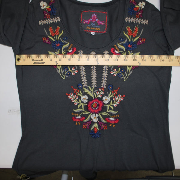 Johnny Was Sz M Gray Red Multicolor Embroidered Round Neck 100% Cotton Poly Top