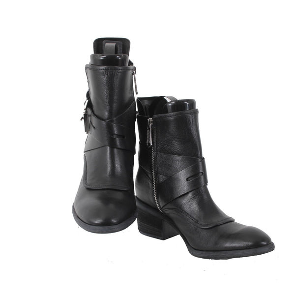 Donald Pliner Boots Diem Sz 6 M Black Silver Buckle Detail Leather 2" Boots