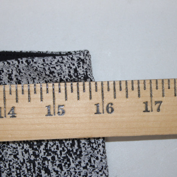 Lululemon AW Capri Pant Sz 10 x 23 Gray Black Pockets Nylon Lycra AW Capri Pant