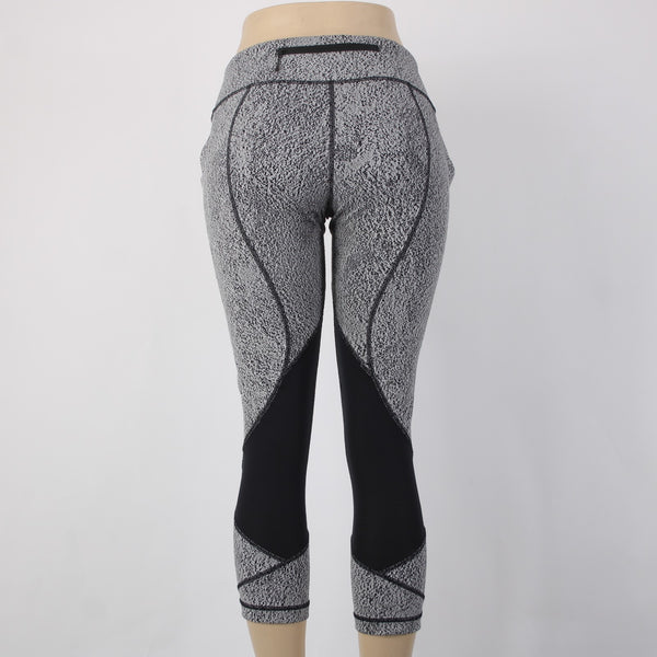Lululemon AW Capri Pant Sz 10 x 23 Gray Black Pockets Nylon Lycra AW Capri Pant