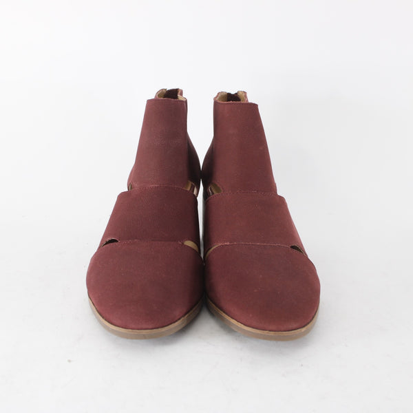 Lucky Brand Booties Sz 9.5 M Burgundy Red Zipper Closed Toe Leather Booties
