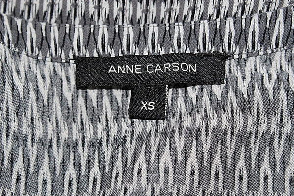 Anne Carson Sz XS Gray Black White Geometric Print 100% Rayon Split Sides Top