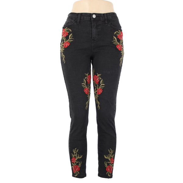 Vanilla Star Sz 11 x 26 Black Red Green Roses Embroid Cotton Spandex Capri Jeans